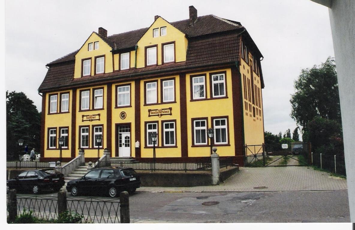 Hotel Gesellschaftshaus Bergen Auf Rugen Exteriör bild