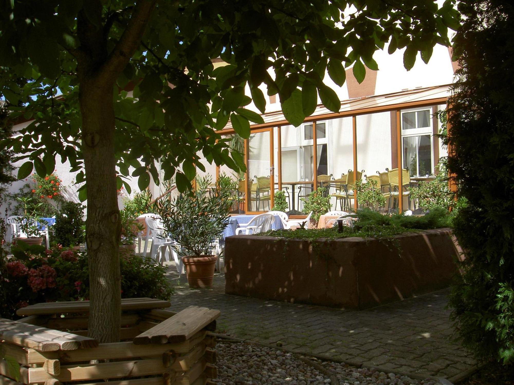 Hotel Gesellschaftshaus Bergen Auf Rugen Exteriör bild